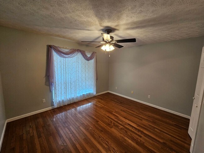 Building Photo - 3 Bedroom home in the Northfield subdivision available in time for the Holidays!