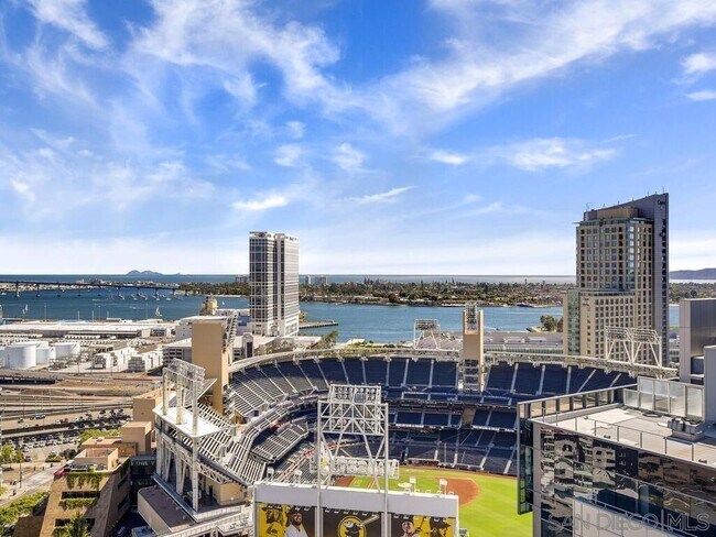 Building rooftop stadium seating - 321 10th Ave