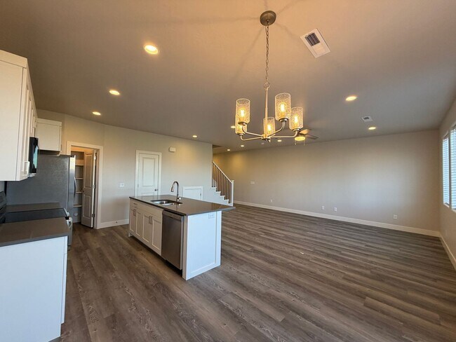Building Photo - BRAND NEW TOWNHOME FOR RENT!
