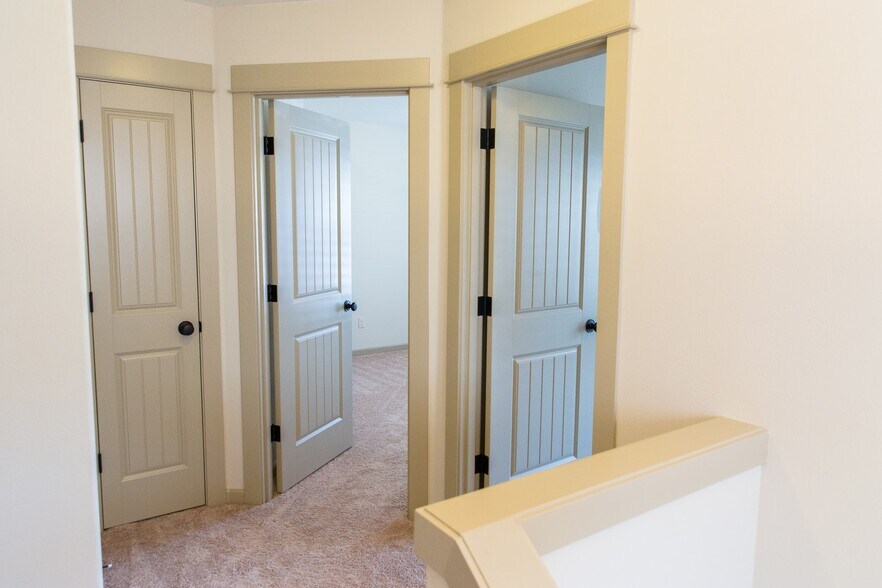 Bedrooms and linen closet - 263 NE 66th Ave