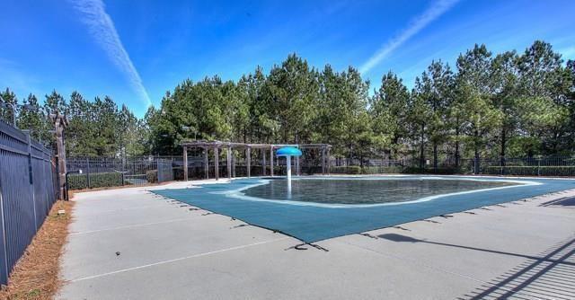Building Photo - 1624 Longmont Dr