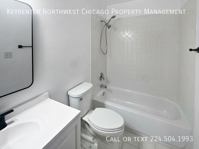 Building Photo - 3000 Bayside Dr