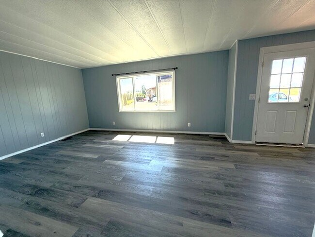 Building Photo - MF Home 3 Bedroom 2 Bath Dayton OR