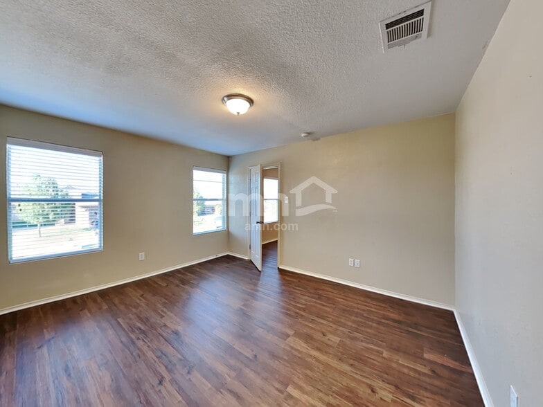 Building Photo - 9829 Sparrow Hawk Ln