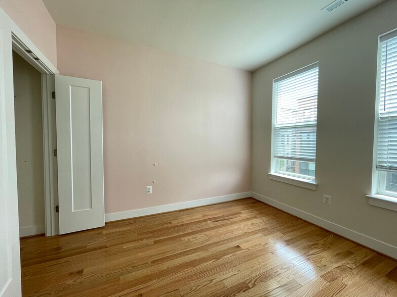 2nd BR - 924 King Farm Blvd