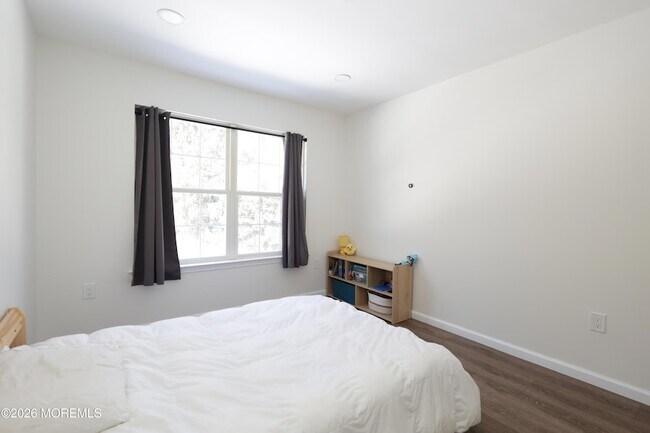 Building Photo - 42 Pennsbury Way