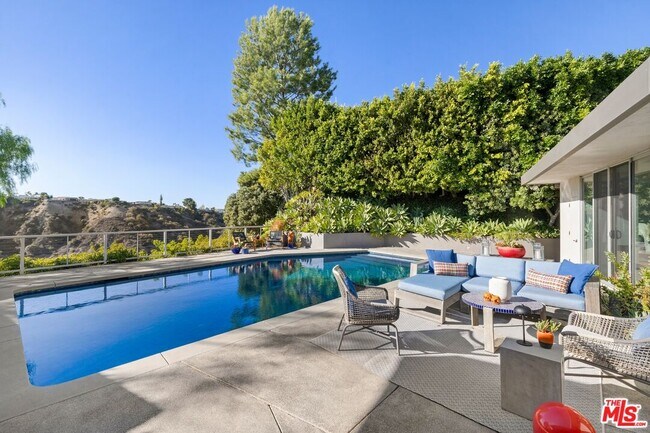 Building Photo - 3523 Beverly Ridge Dr