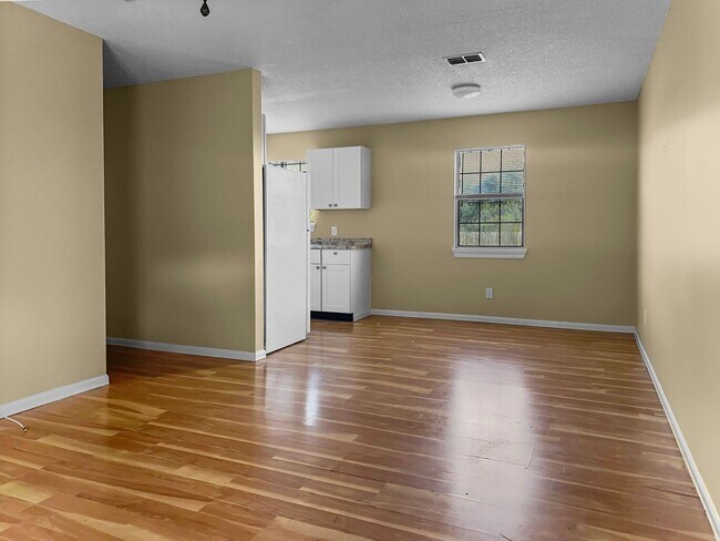 Building Photo - 276 Daffin Pl