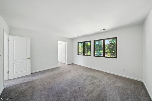 Building Photo - 31 Hickory Ln