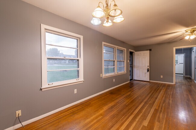 Building Photo - 430 N Graham St