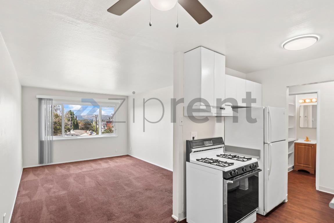 Building Photo - Unit 209