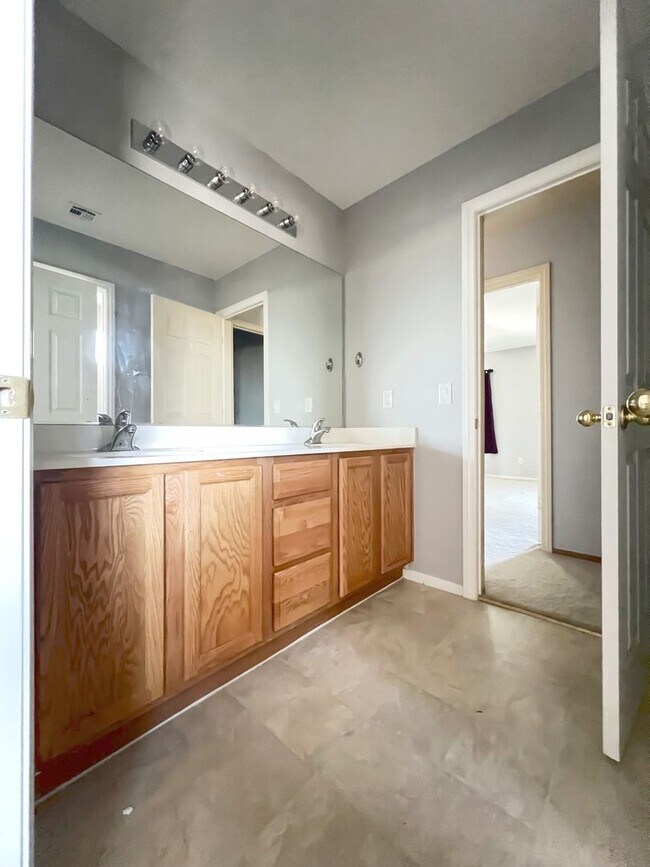 Building Photo - Southwest Rustic Charmet