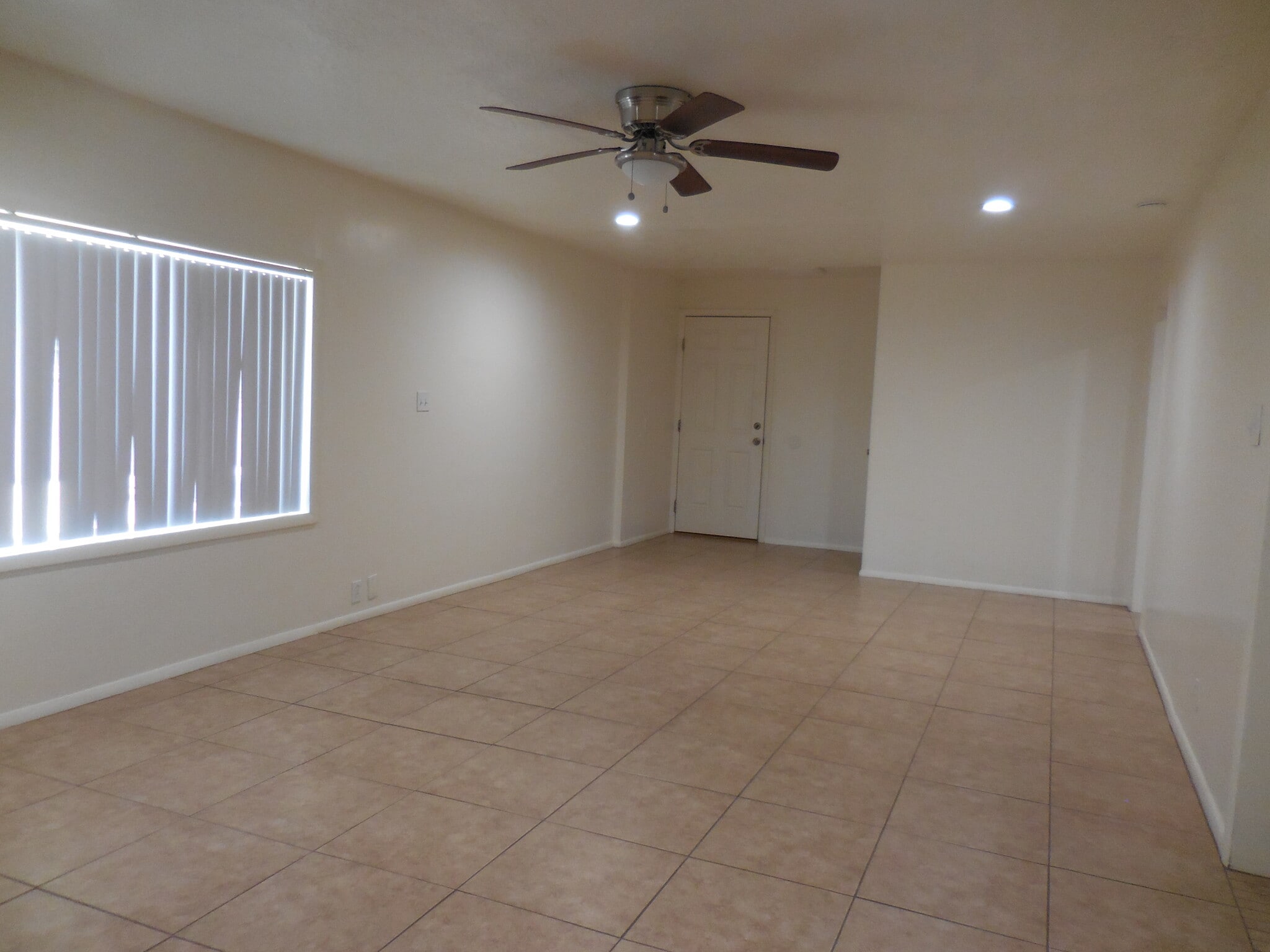 Family Room - 1349 E Don Carlos Ave