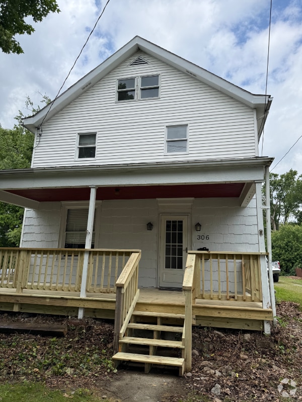 Building Photo - 306 N Church St