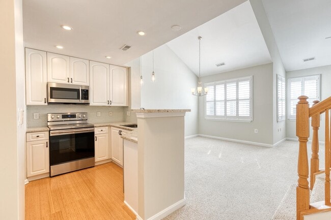 Building Photo - 400 Symphony Cir