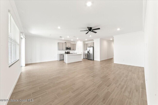 Building Photo - 2037 Island Ave NW