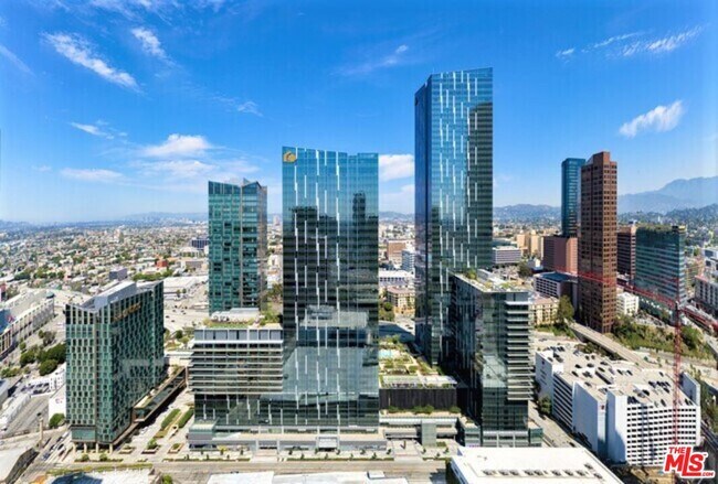 Building Photo - 1000 W 8th St