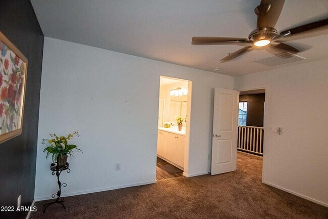 Building Photo - 2362 E Huntington Dr