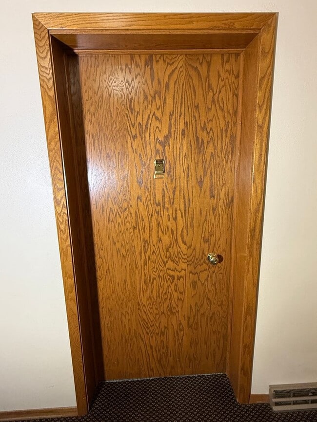 Building Photo - 100 W 17th St