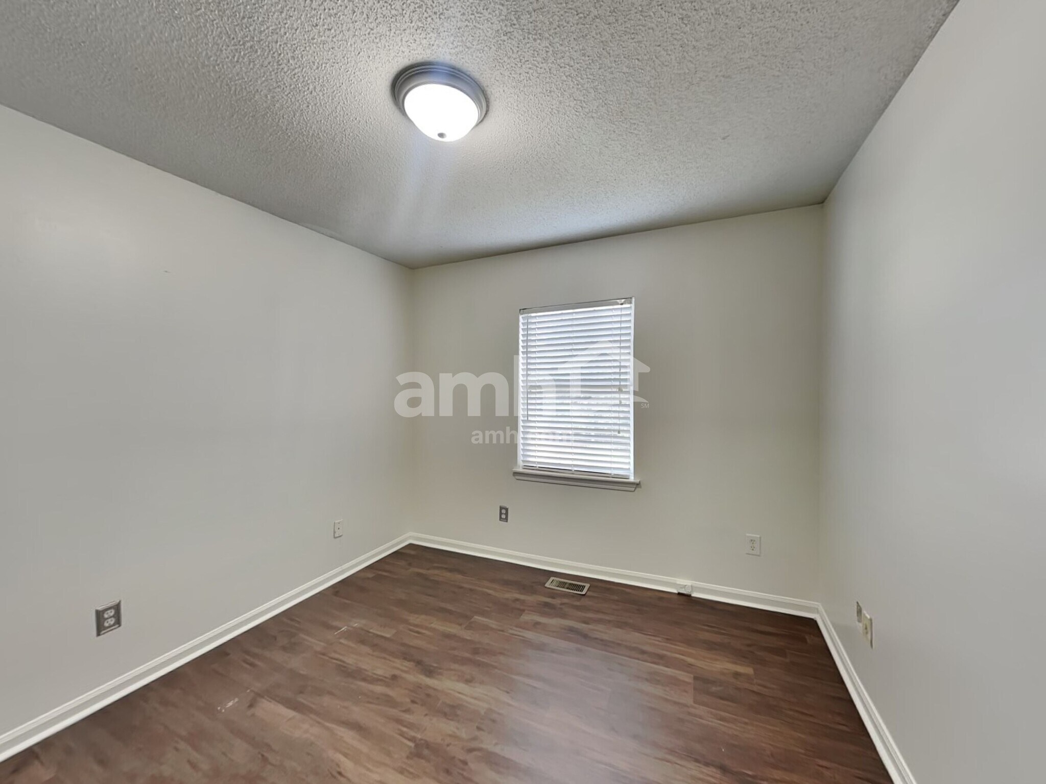 Building Photo - 8401 Redstone View Dr