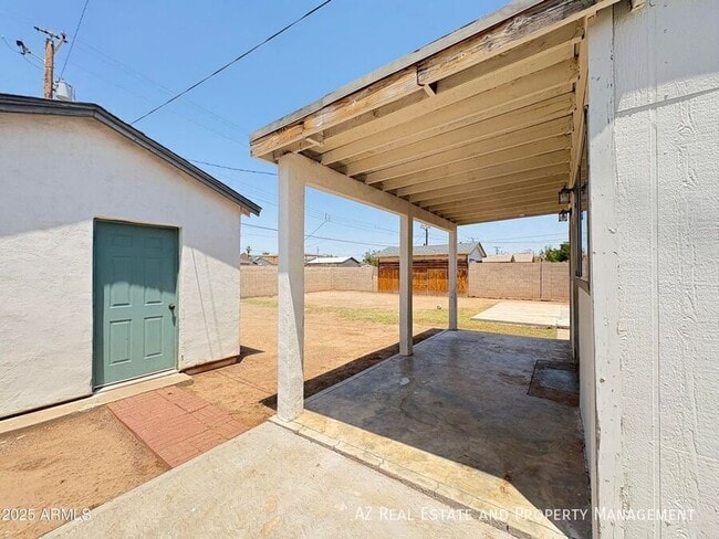 Building Photo - 1628 E Granada Rd