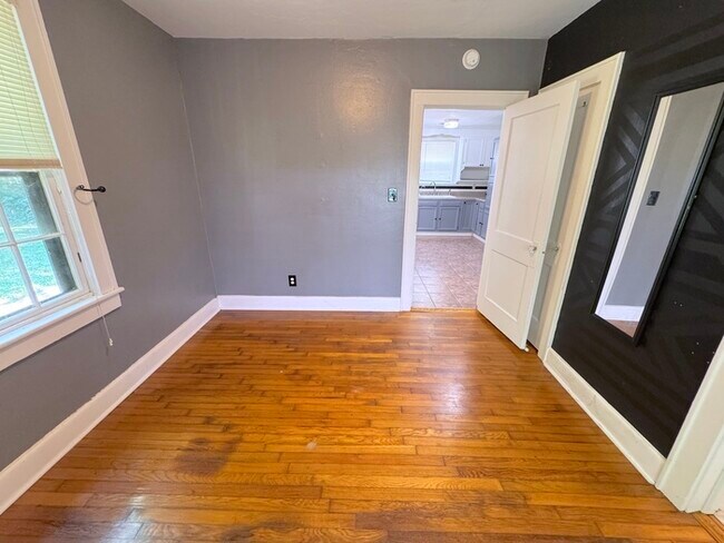 Building Photo - Charming Two-Bedroom Single Family Home with Detached Garage