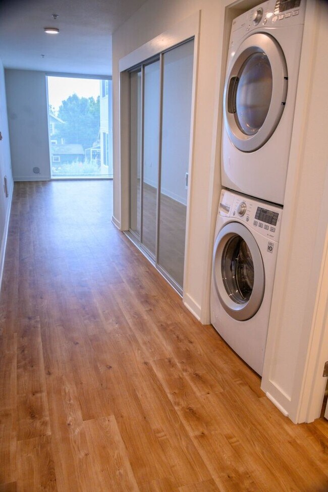 Building Photo - 1Bd/1Ba Seattle Condo