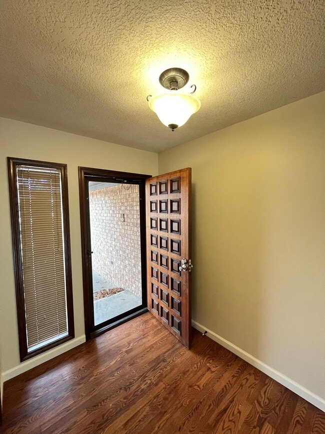 Primary Photo - 3 bedroom 2 bath in tucked away neighborhood