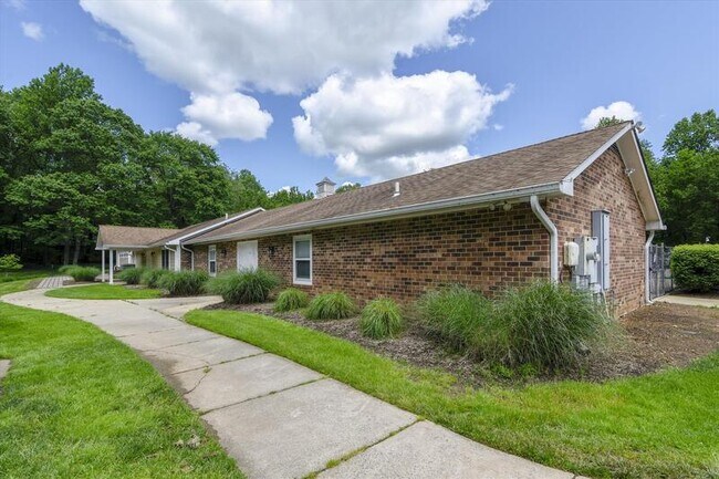 Building Photo - 11403 Bronzedale Dr