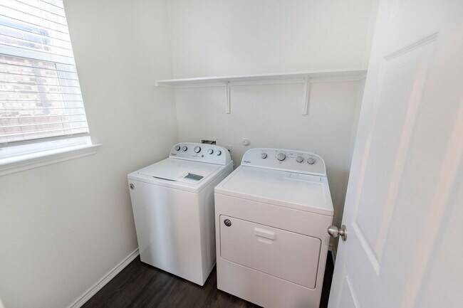 Building Photo - Leander Living with Loft, Flex Space & Style