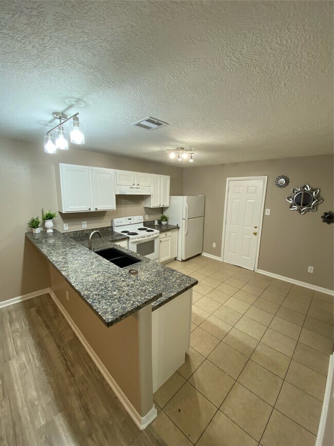 Building Photo - 8825 E Buffalo Cir