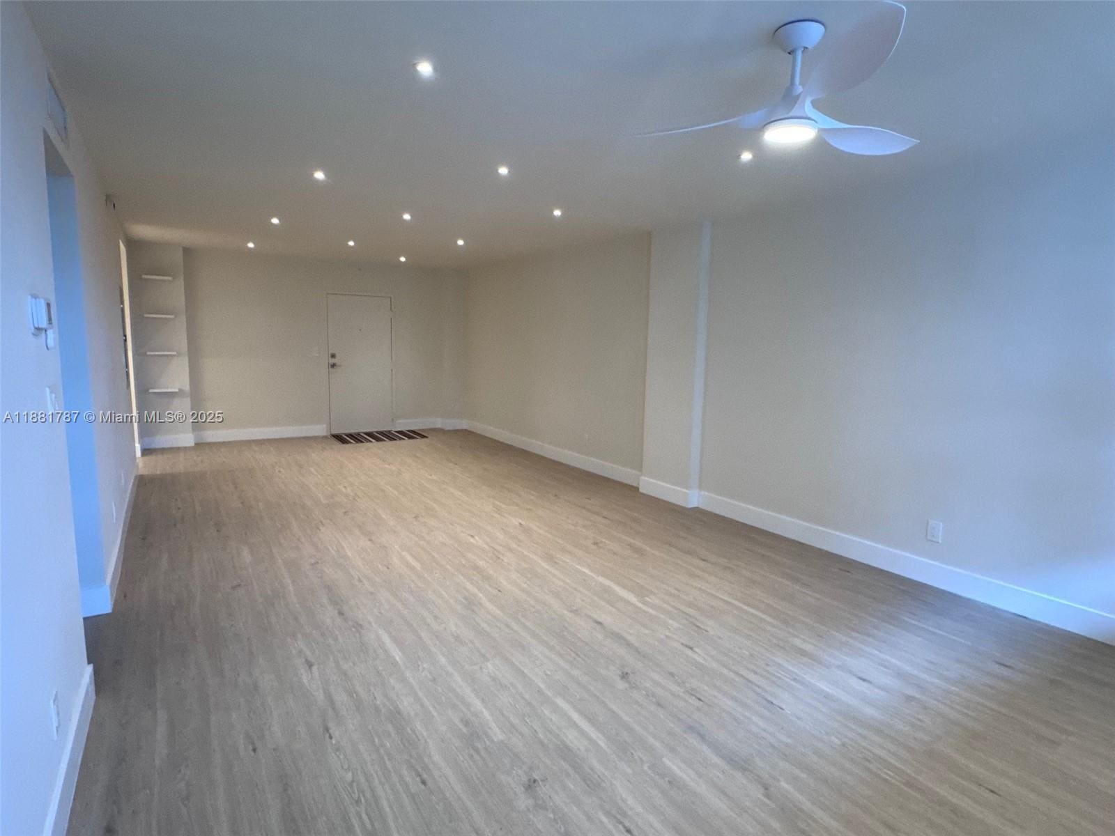 Building Photo - 90 Edgewater Dr