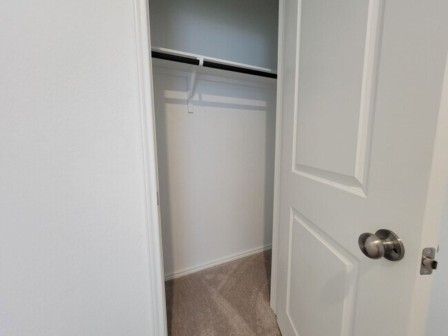 Building Photo - Spacious 3/BR, 2/BS Single-Level Home with...