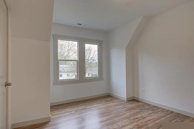 Building Photo - 1191 SE Jefferson St