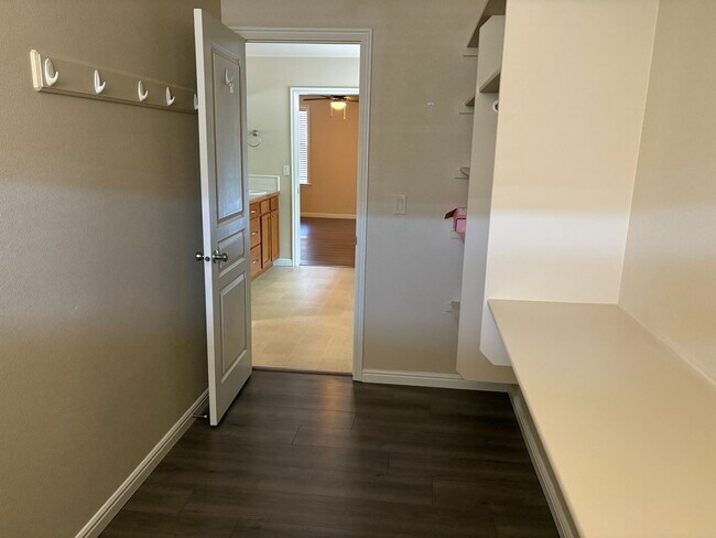 Building Photo - "Luxury Living: Stunning home with marble counter tops & Fireplace!"