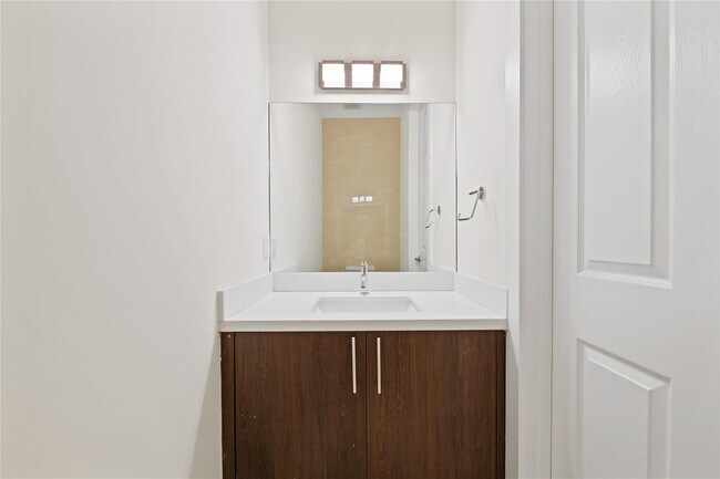 Building Photo - 1434 SW 4th Ave