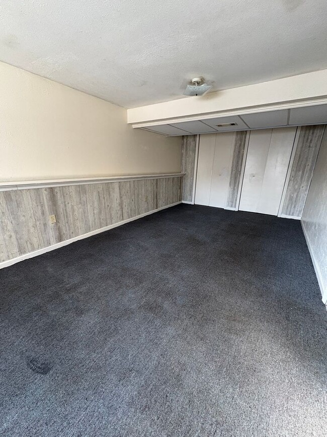 Building Photo - Charming 4 bed home located at in North Toledo