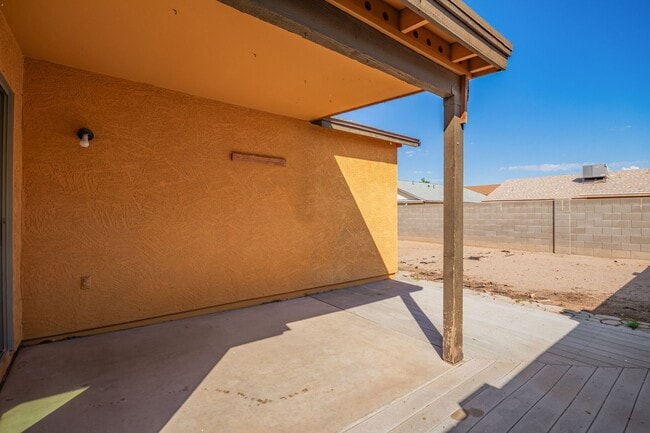 Building Photo - New Listing in El Mirage