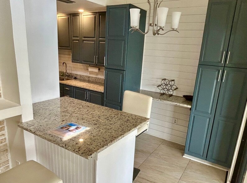 sit up granite counter - 17280 Eagle Trce