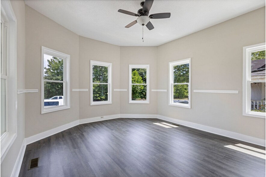 Building Photo - 461 Sellers Ave