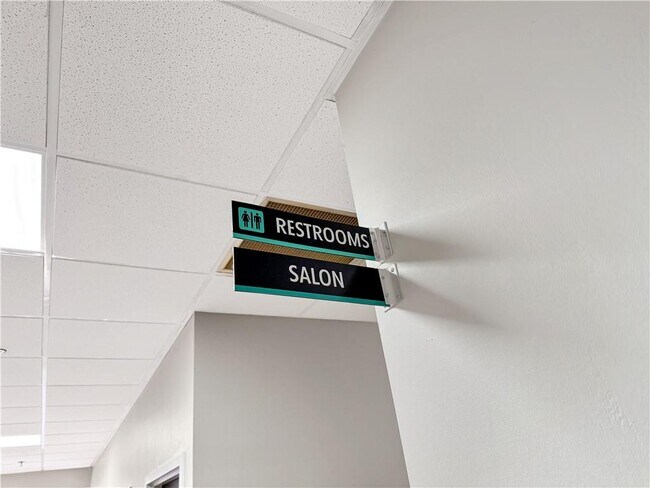 Building Photo - 475 Mount Vernon Hwy NE