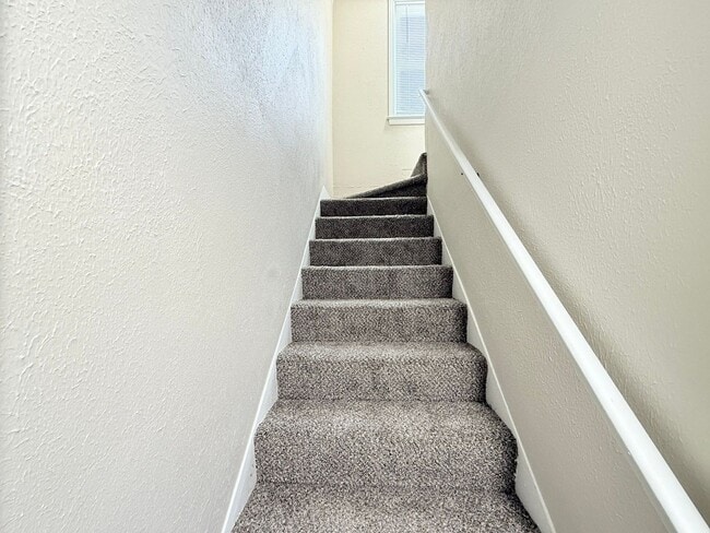 Building Photo - Renovated 3-Bedroom Home – We Welcome Sect...