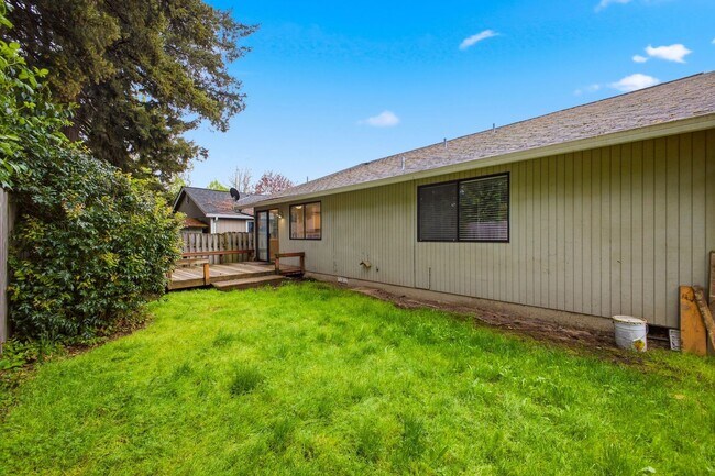 Building Photo - 17563 SW Granada Dr