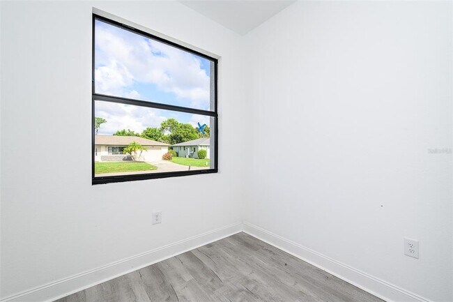 Building Photo - 3304 Glencove St