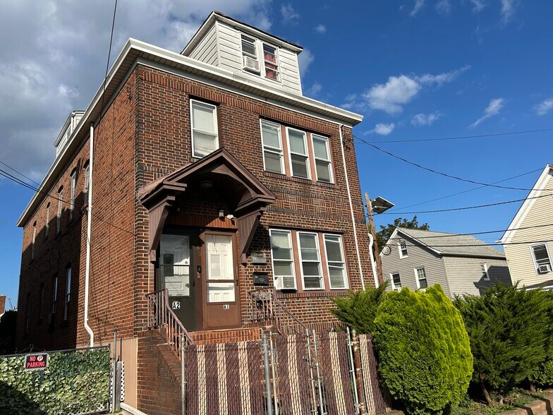 Building Photo - 580 Gregory Ave