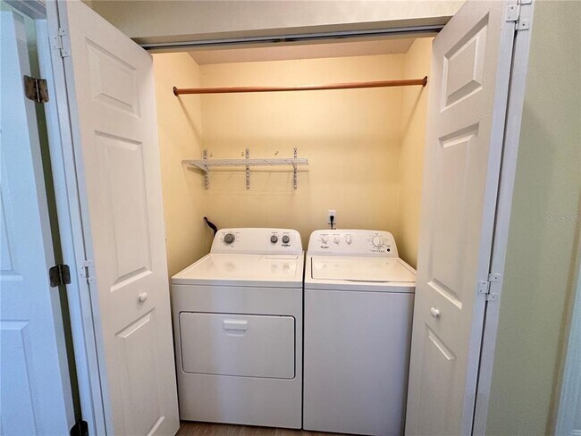 Building Photo - 5261 SE 15th Ave