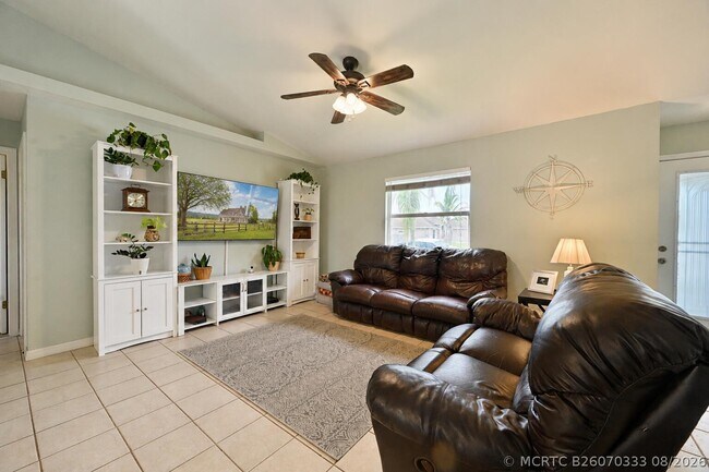 Building Photo - 1755 SW Castinet Ln