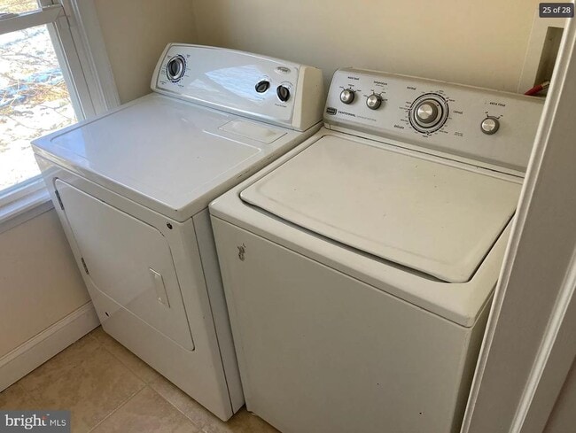 Building Photo - 341 Emmett St