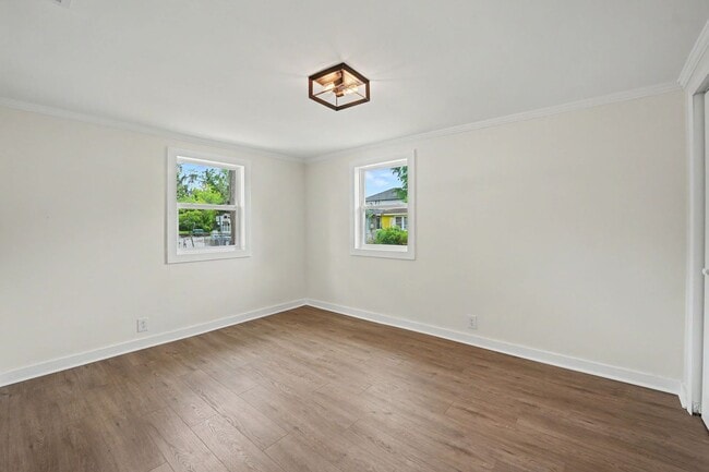 Building Photo - 3 BED | 1 BATH | HUNTER ARMY AIR FIELD
