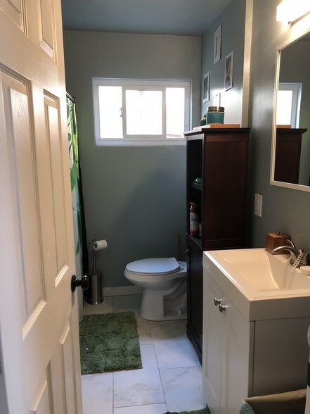 Bathroom - 2515 Oliver Ave